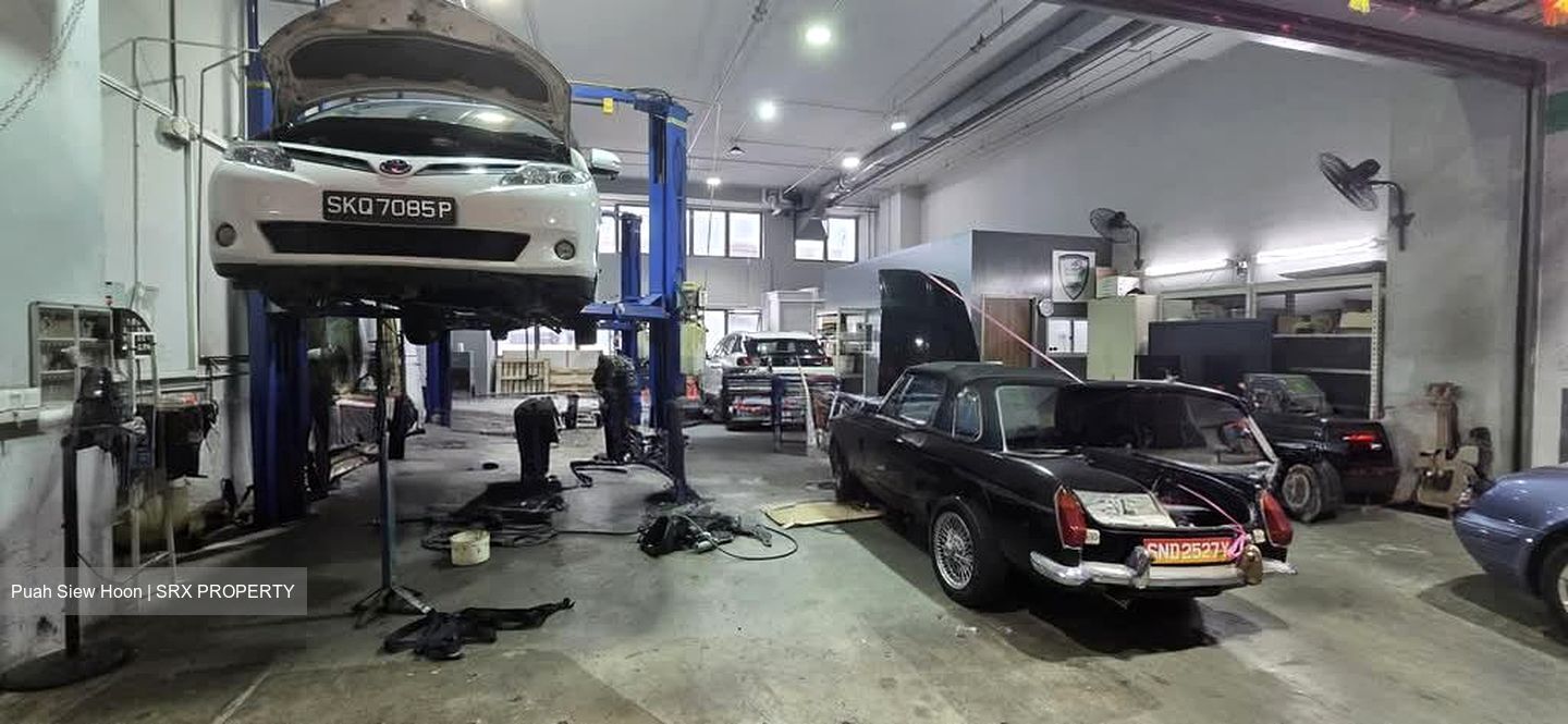 Carros Centre (D25), Factory #564003851
